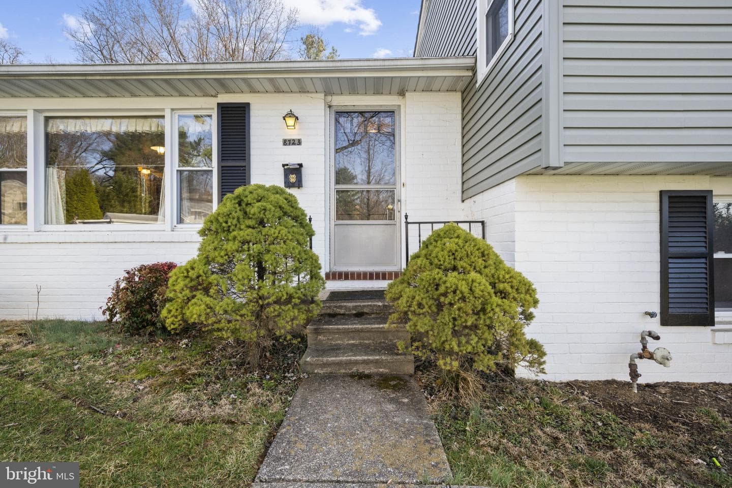 8723 Valleyfield Road photo 3