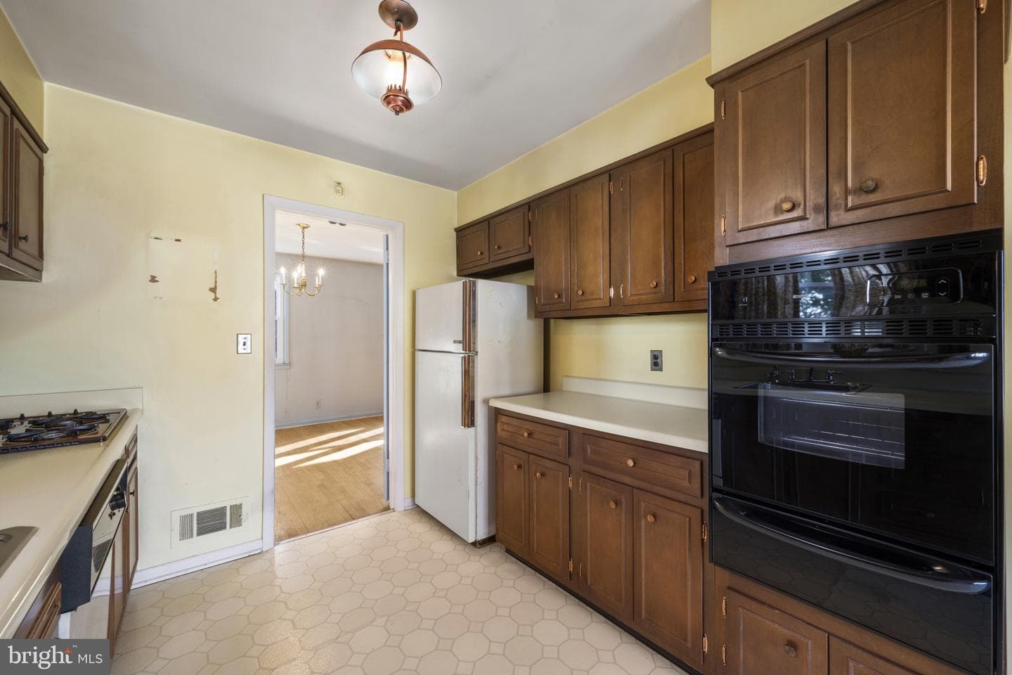8723 Valleyfield Road photo 7