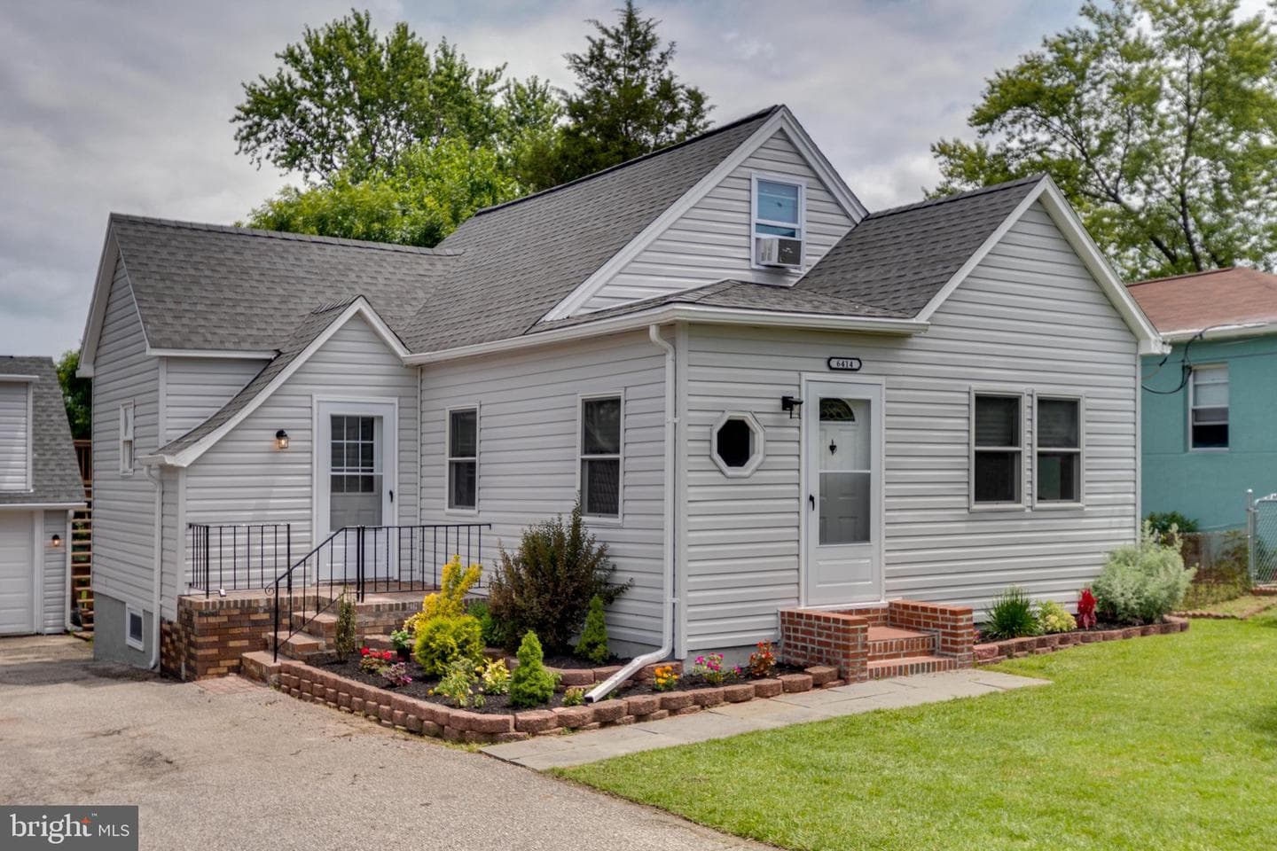 6414 Kenwood photo 2