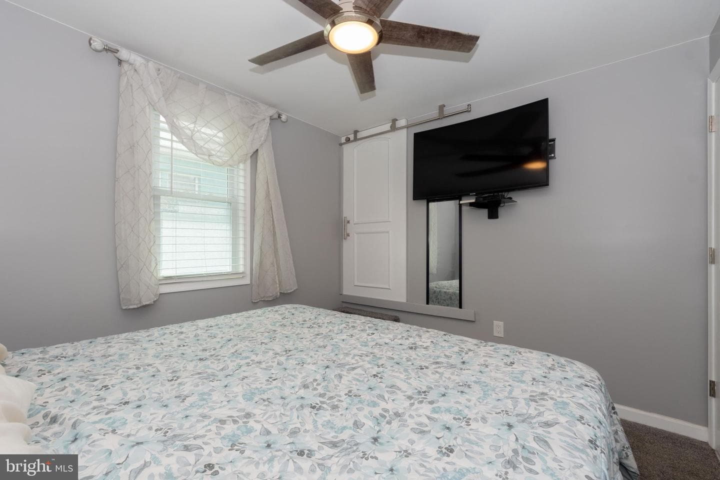 6414 Kenwood photo 27