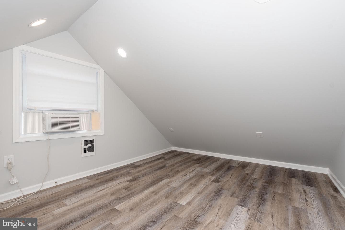 6414 Kenwood photo 29