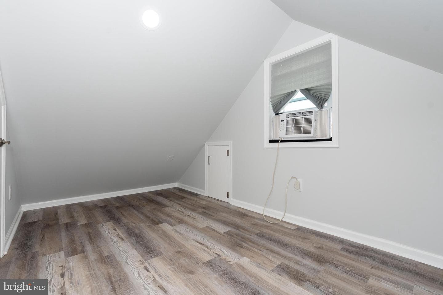 6414 Kenwood photo 31
