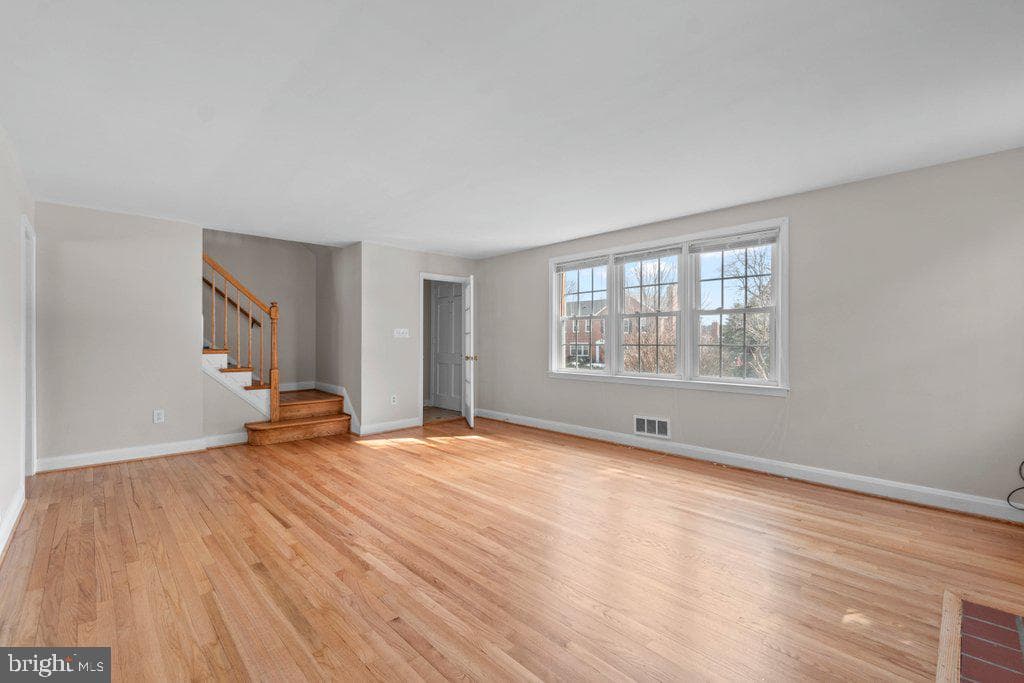 1522 Doxbury Road photo 4