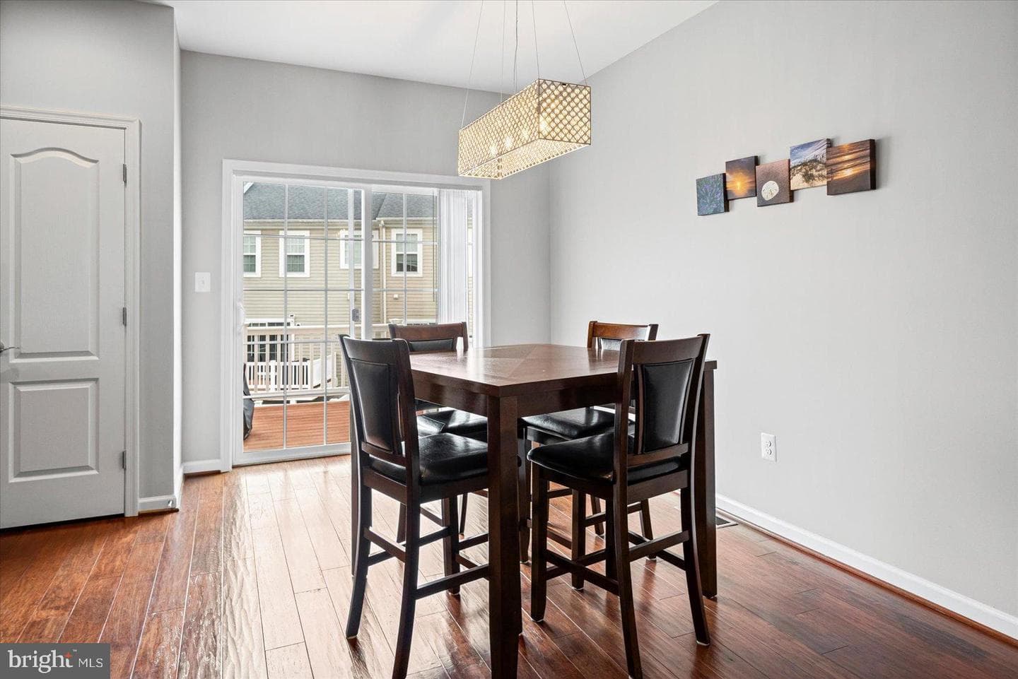 9442 Adelaide photo 16