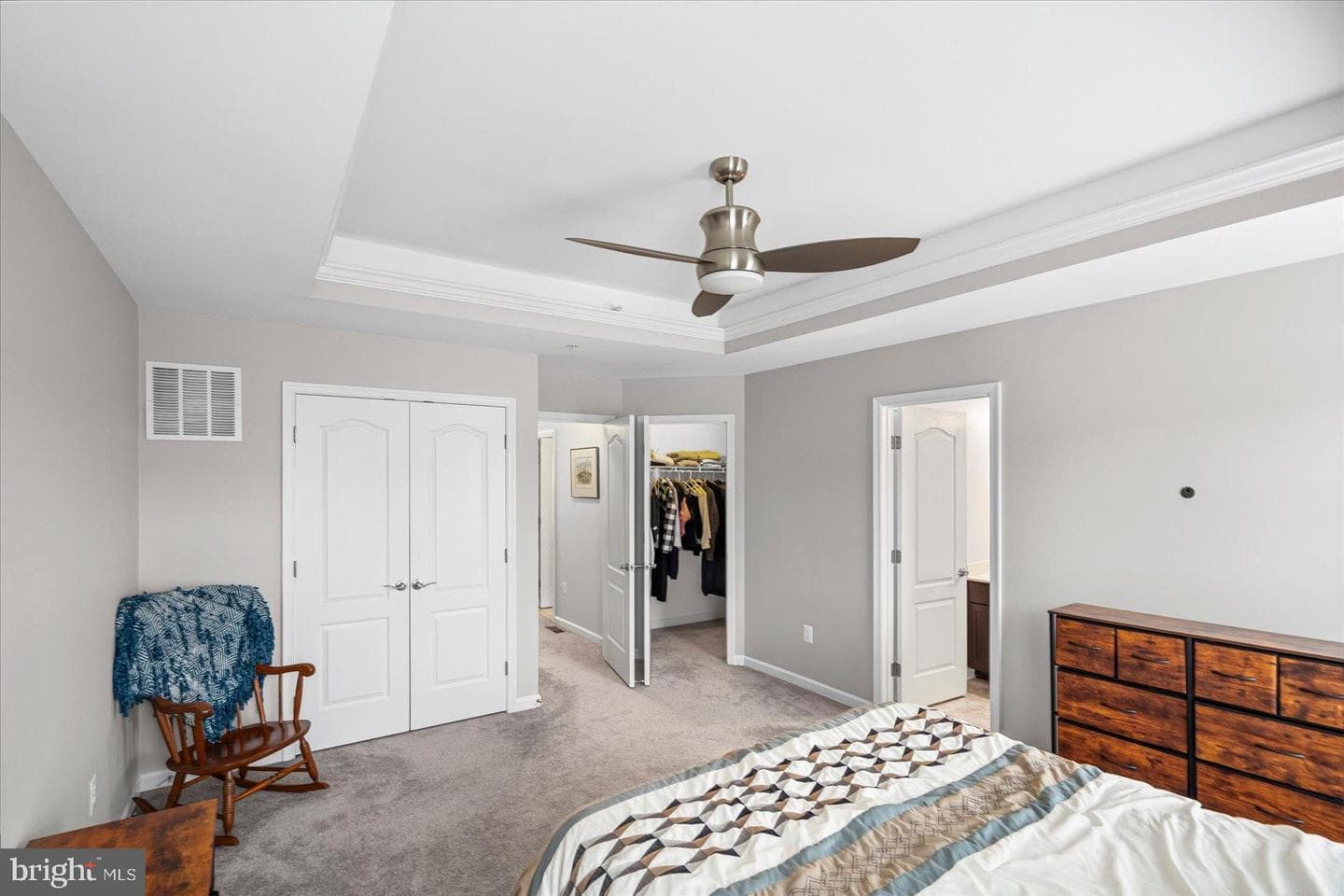 9442 Adelaide photo 22