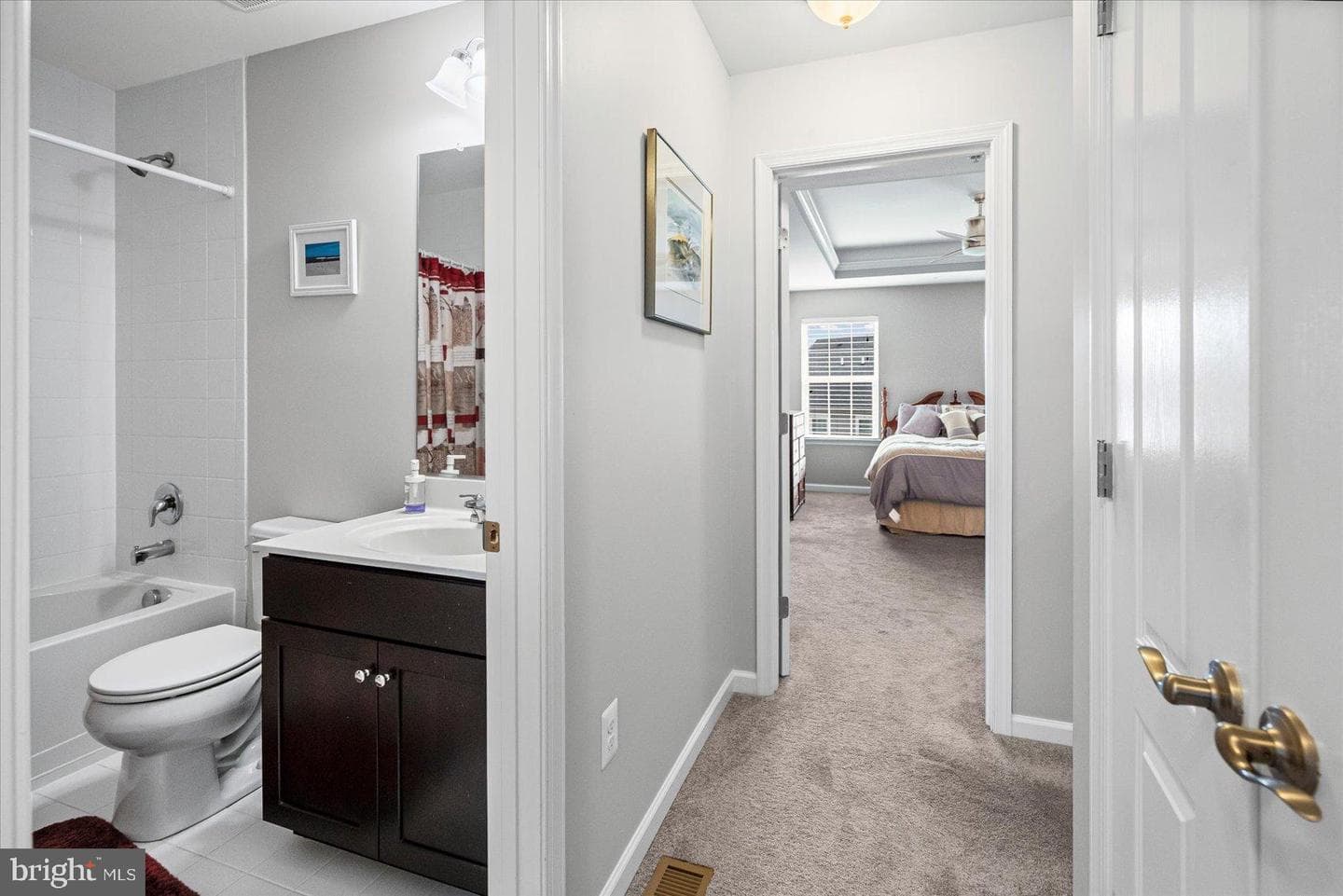 9442 Adelaide photo 27