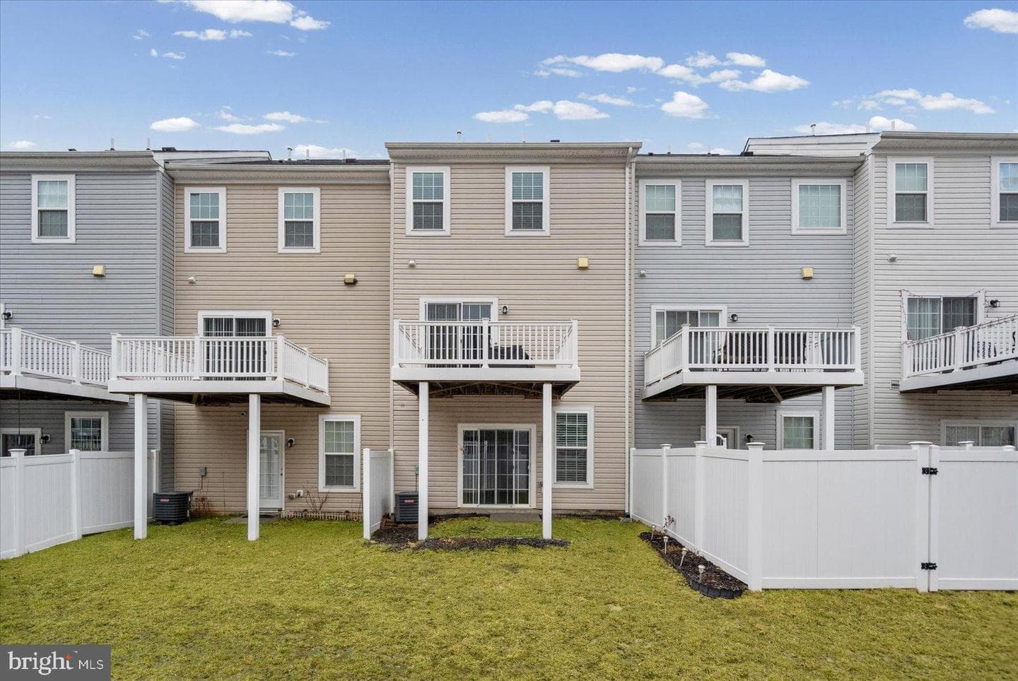 9442 Adelaide photo 4