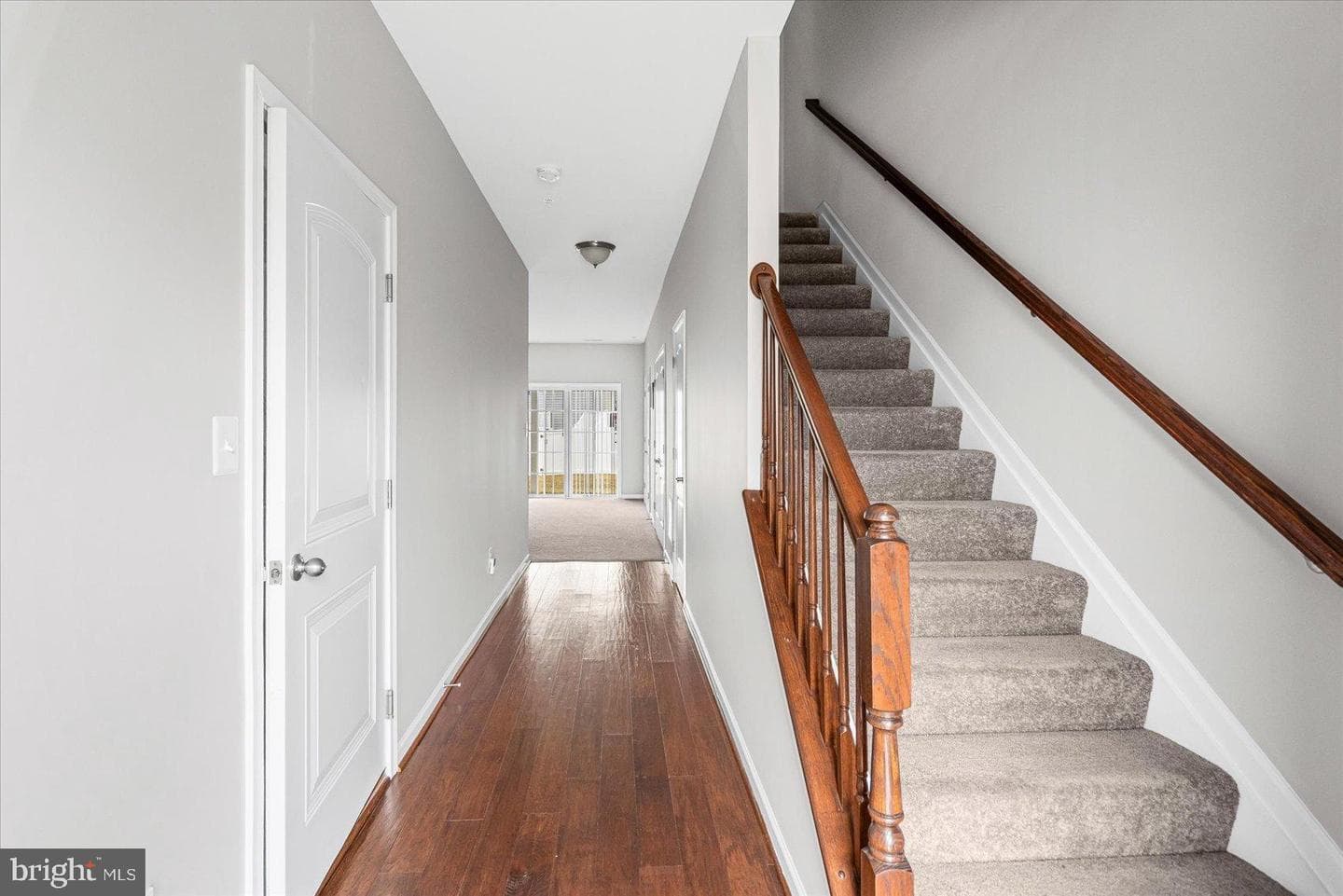 9442 Adelaide photo 5