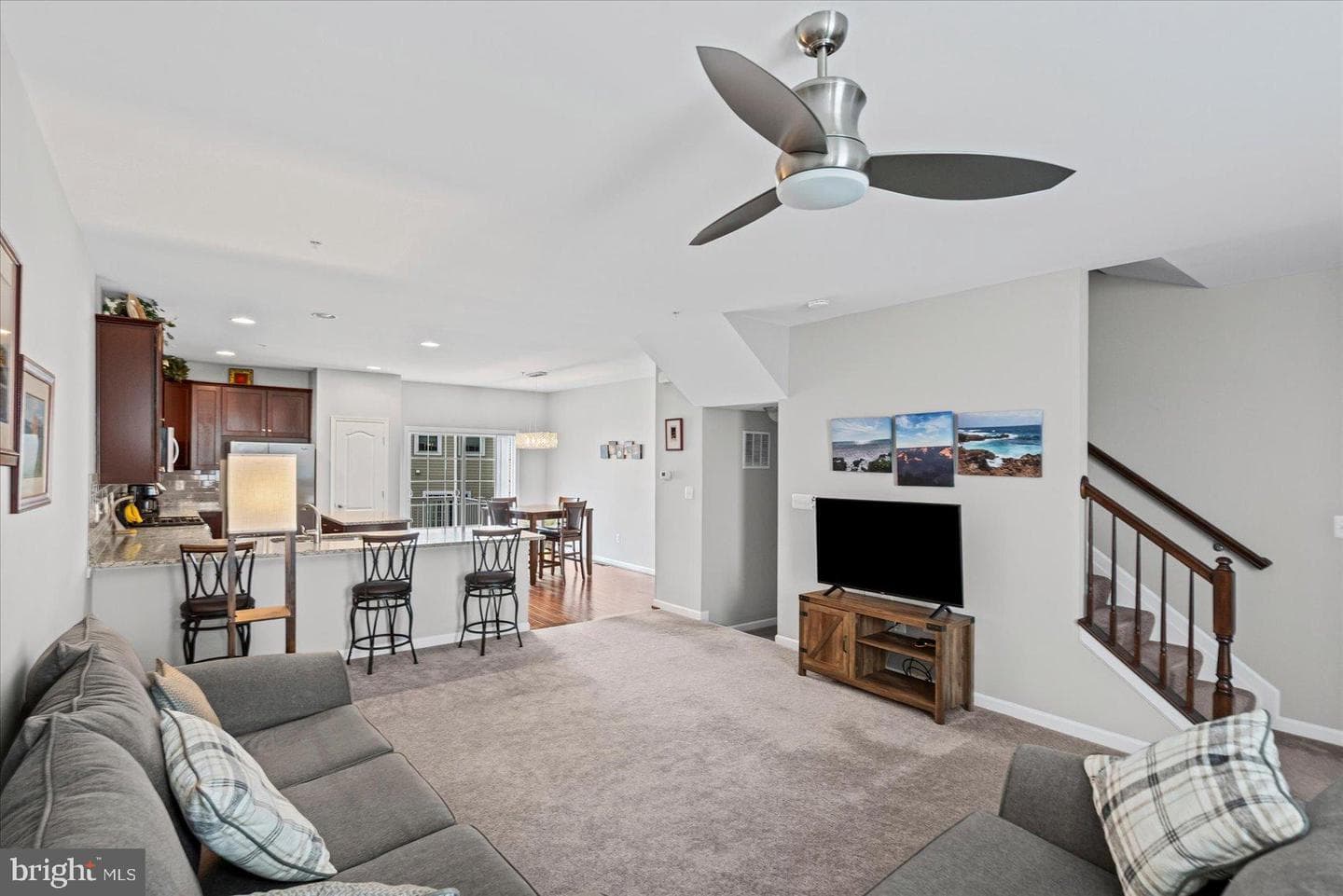 9442 Adelaide photo 8
