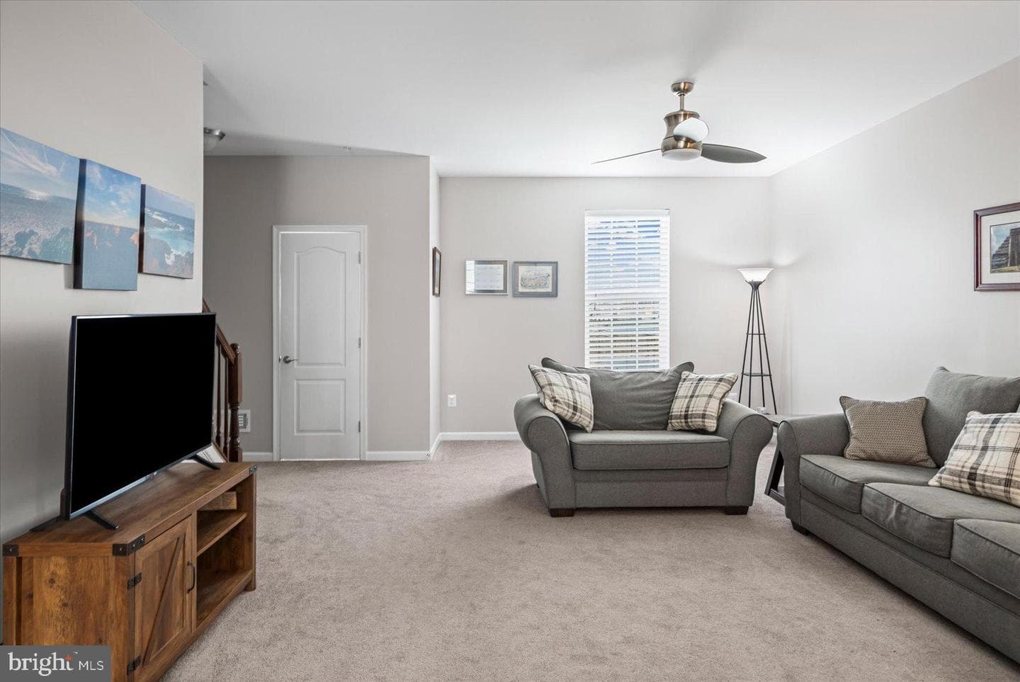 9442 Adelaide photo 9