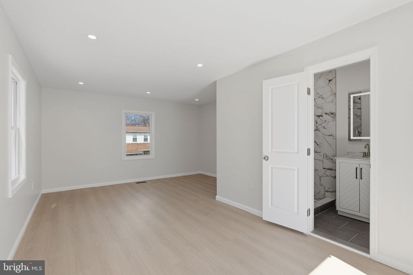3236 George St photo 23