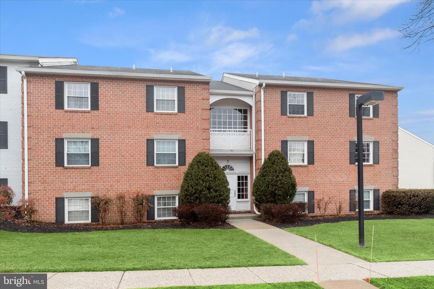 2 Elphin Court #302 photo 2