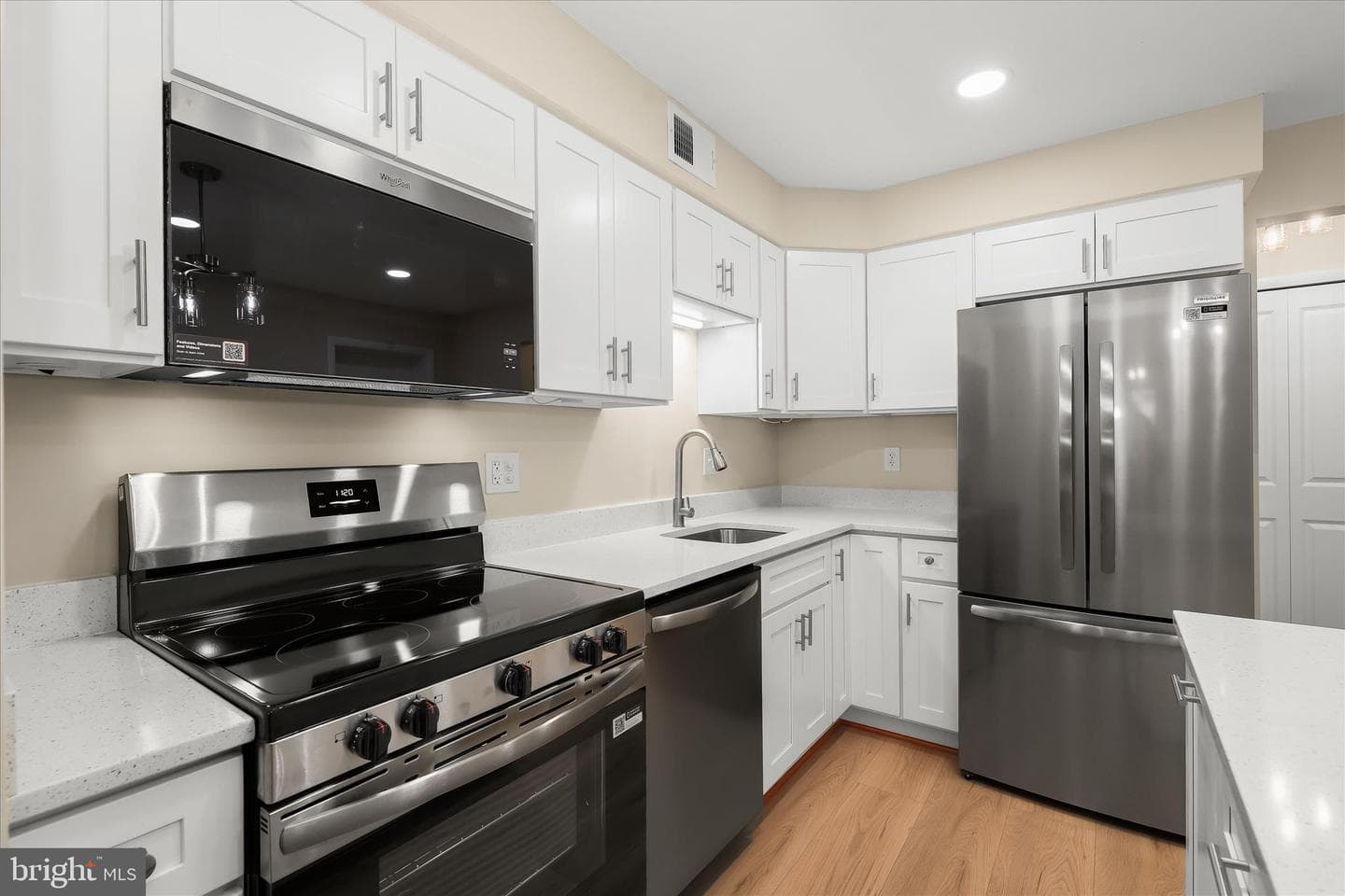 2 Elphin Court #302 photo 20