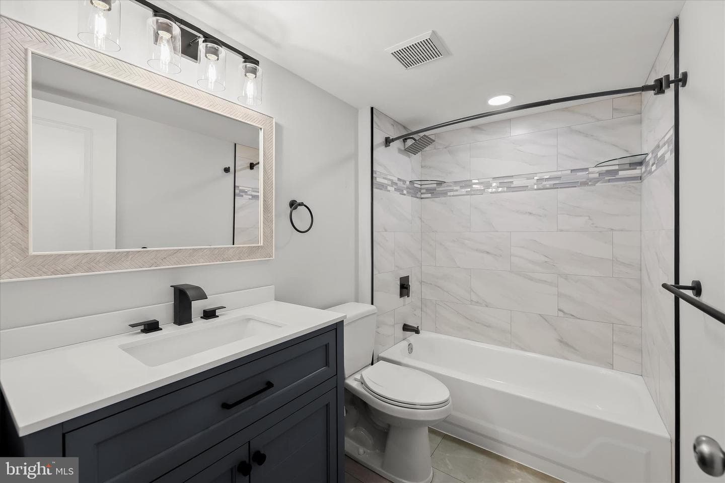 2 Elphin Court #302 photo 30