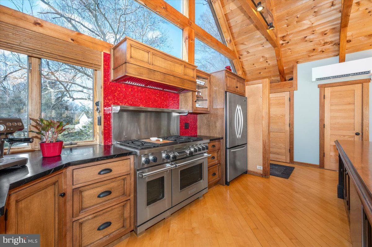 213 Sherwood Road photo 18