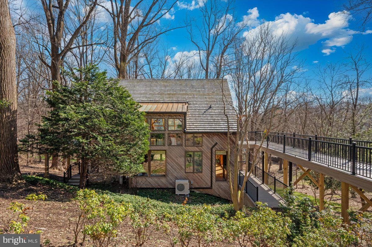 213 Sherwood Road photo 2
