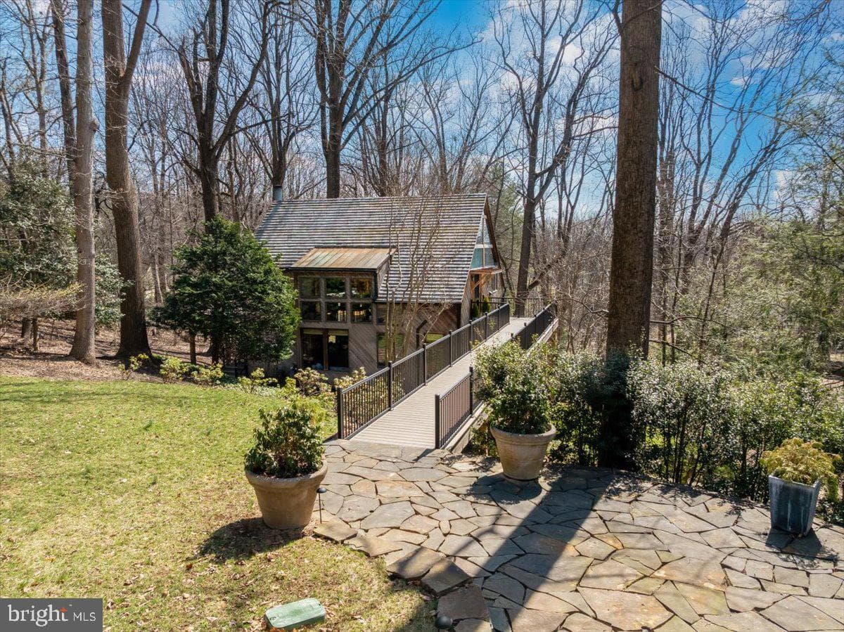 213 Sherwood Road photo 3