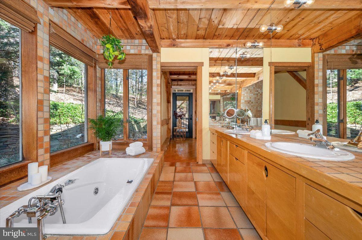 213 Sherwood Road photo 30