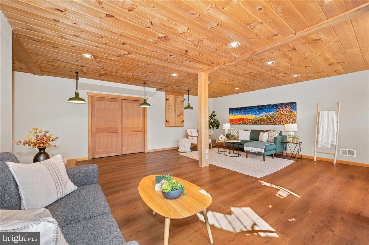 213 Sherwood Road photo 44