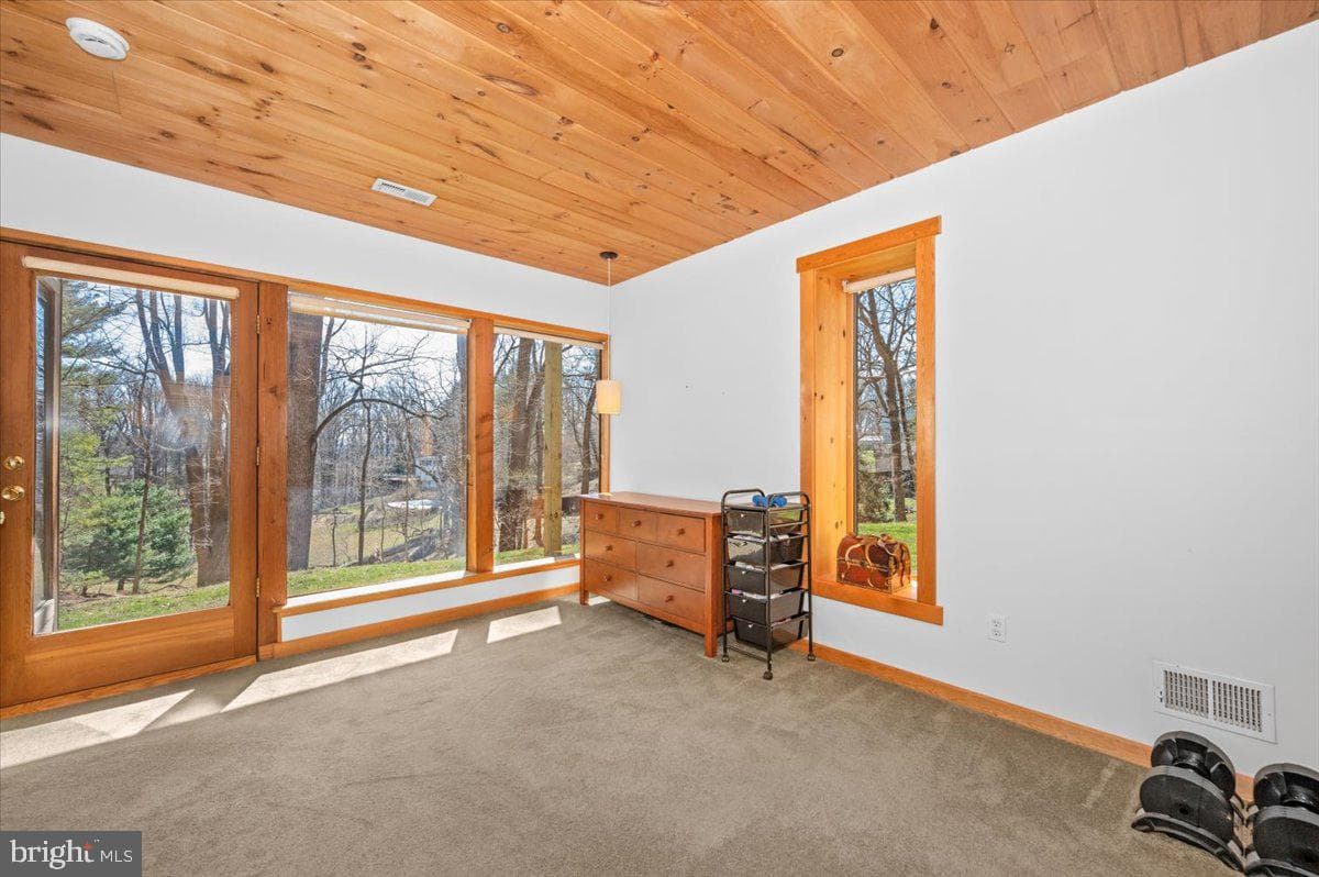 213 Sherwood Road photo 46