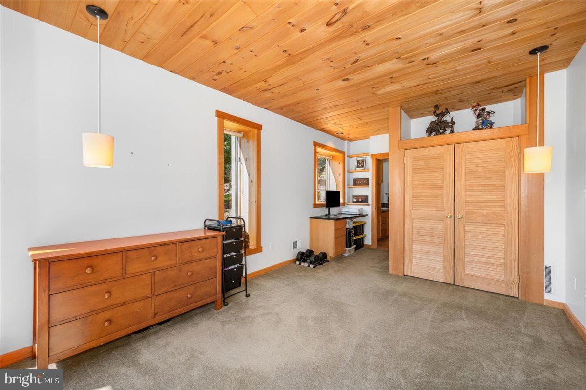 213 Sherwood Road photo 47