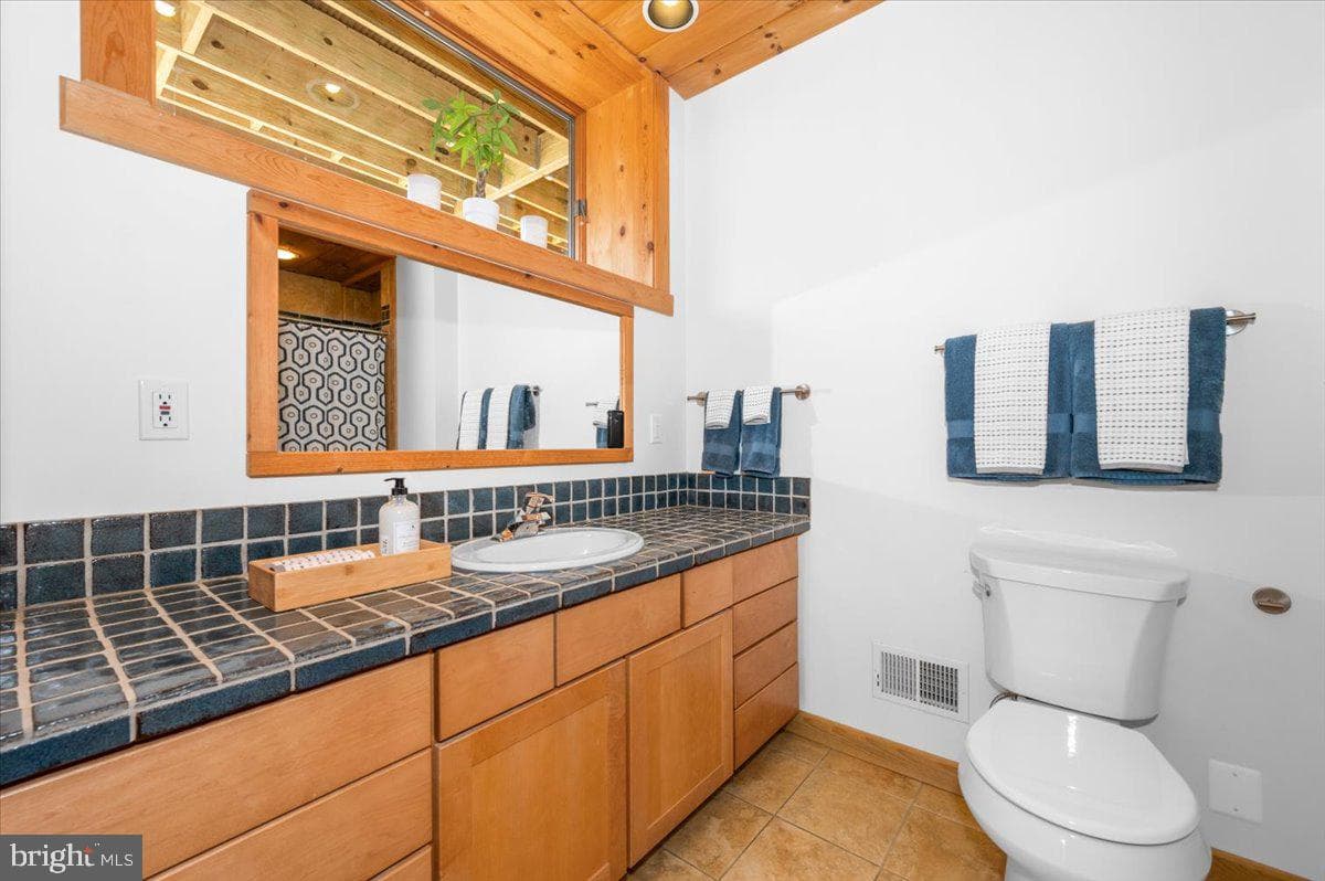 213 Sherwood Road photo 48