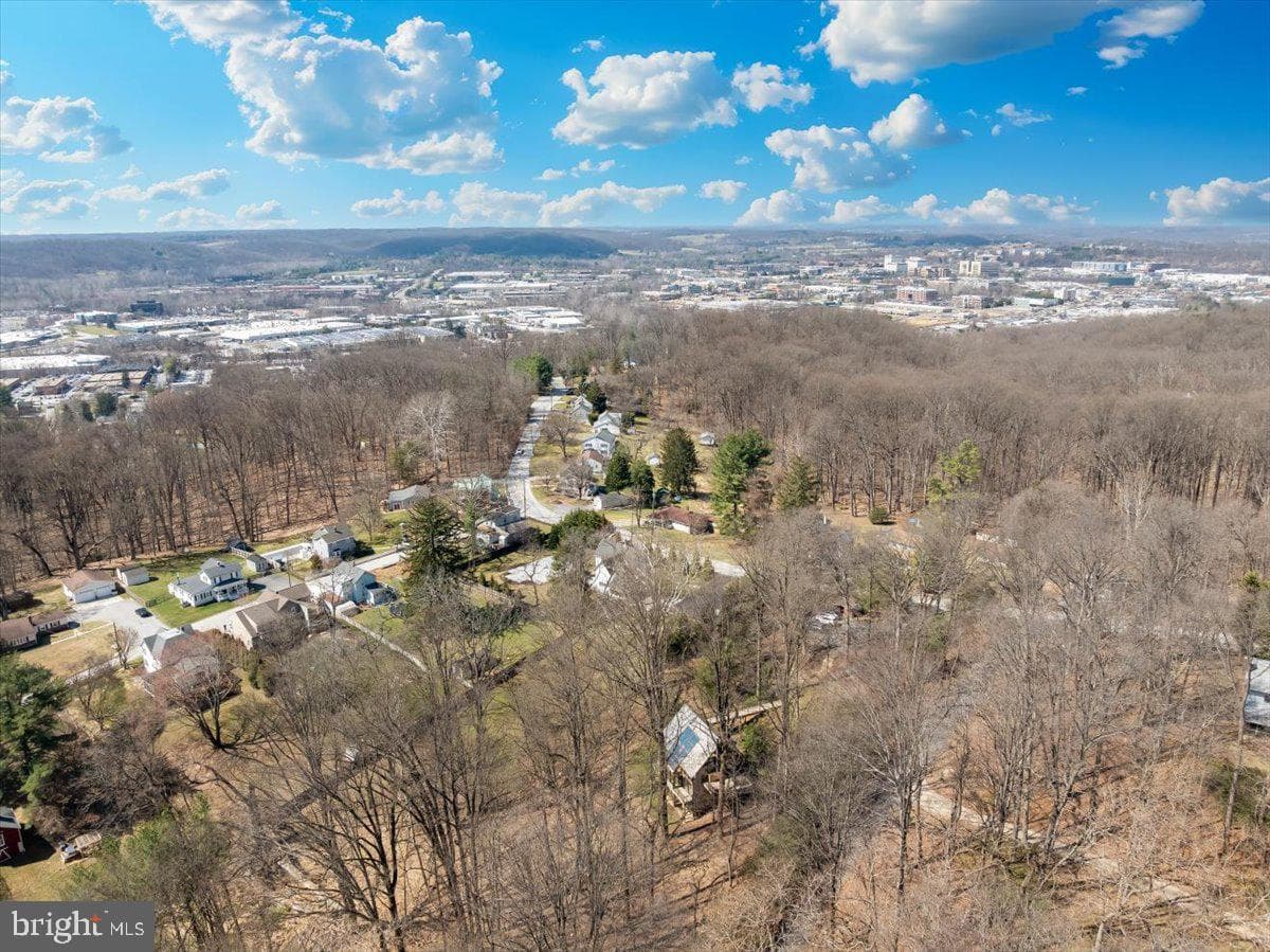 213 Sherwood Road photo 70
