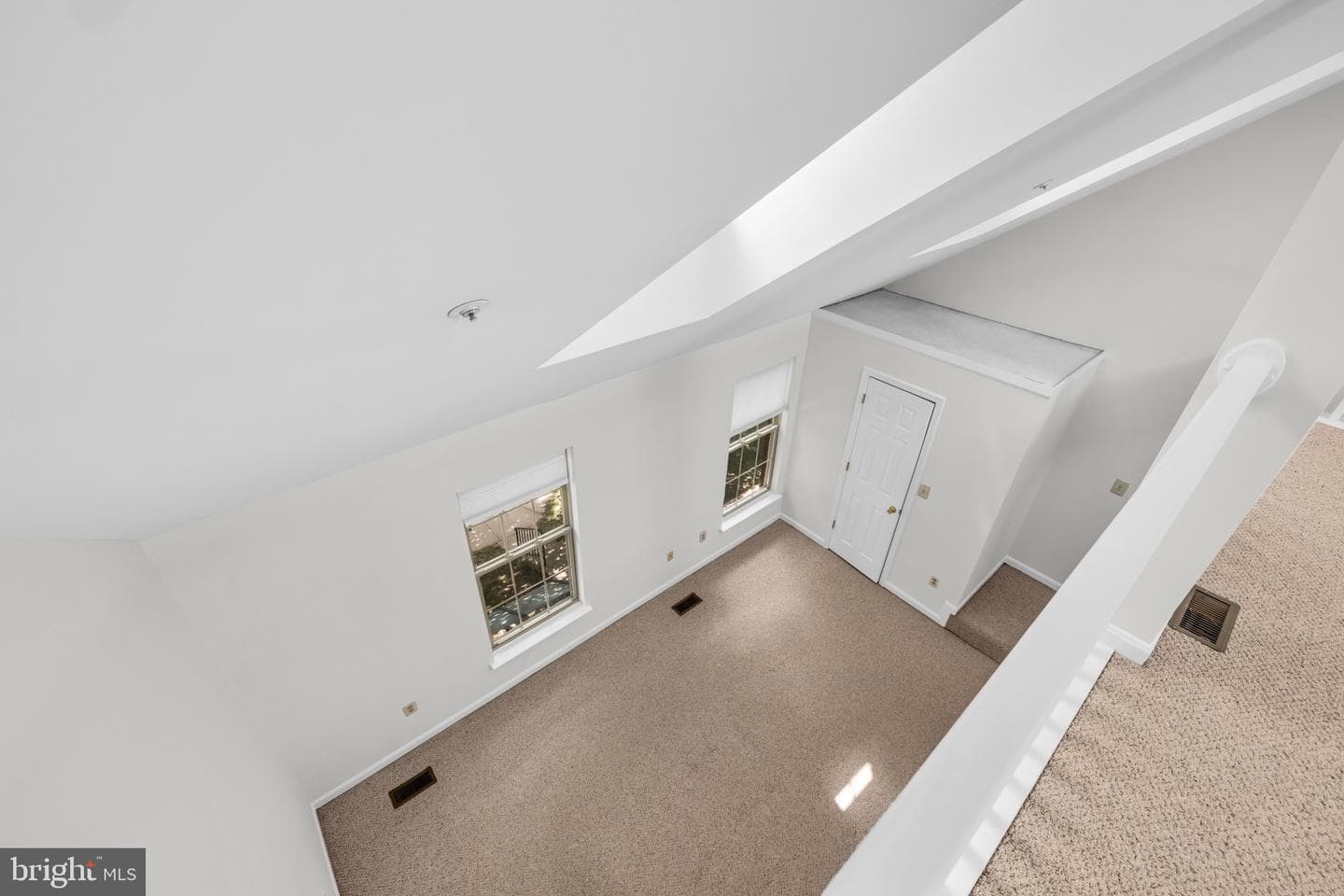 4816 Wainwright photo 44