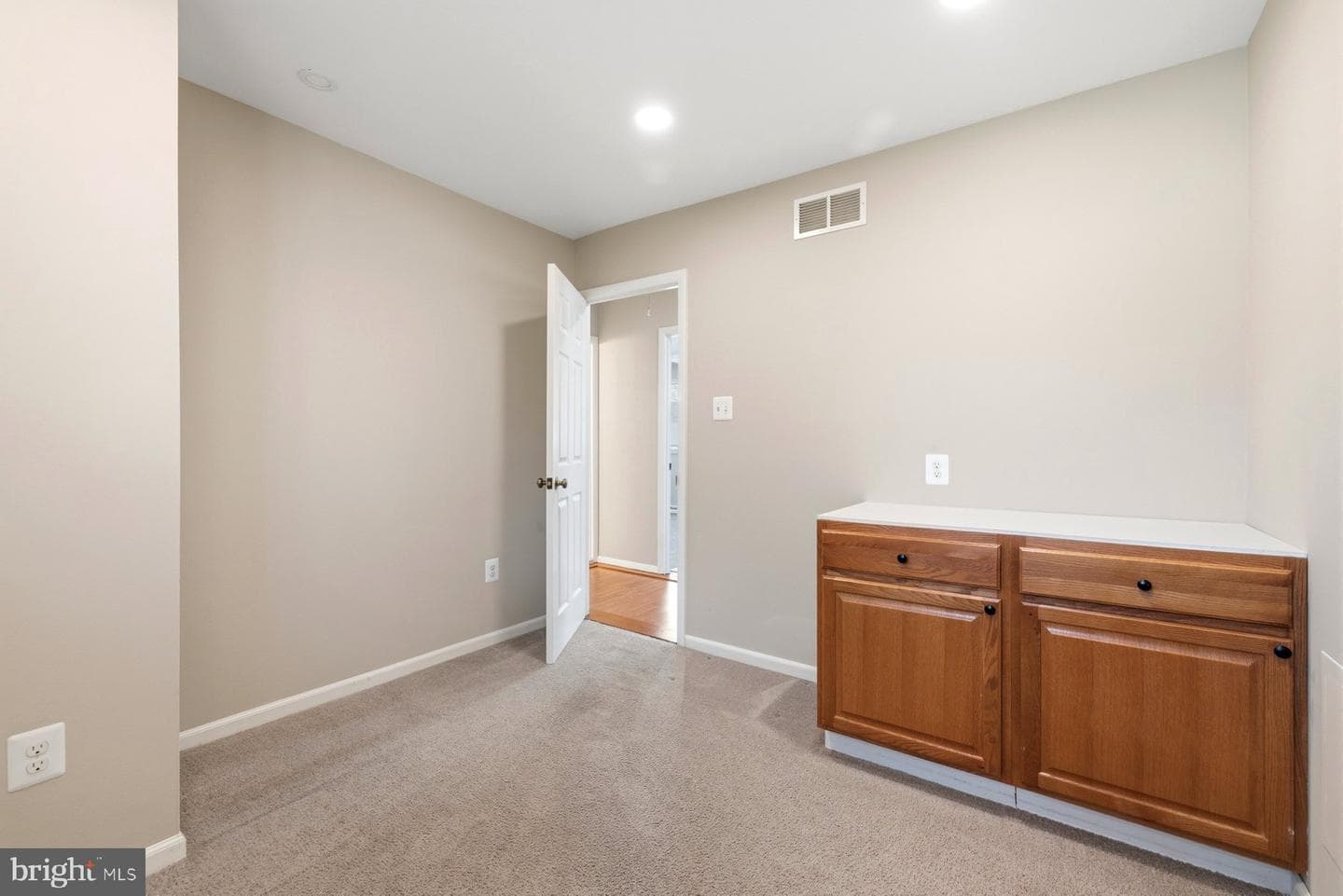 723 Braeside Road photo 34