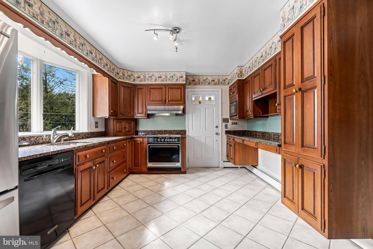 1607 Ruxton Road photo 12
