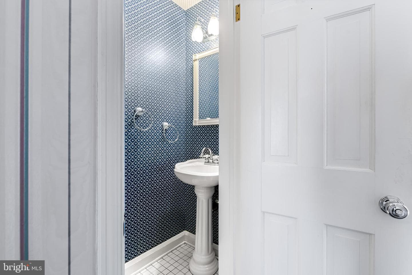 1607 Ruxton Road photo 16