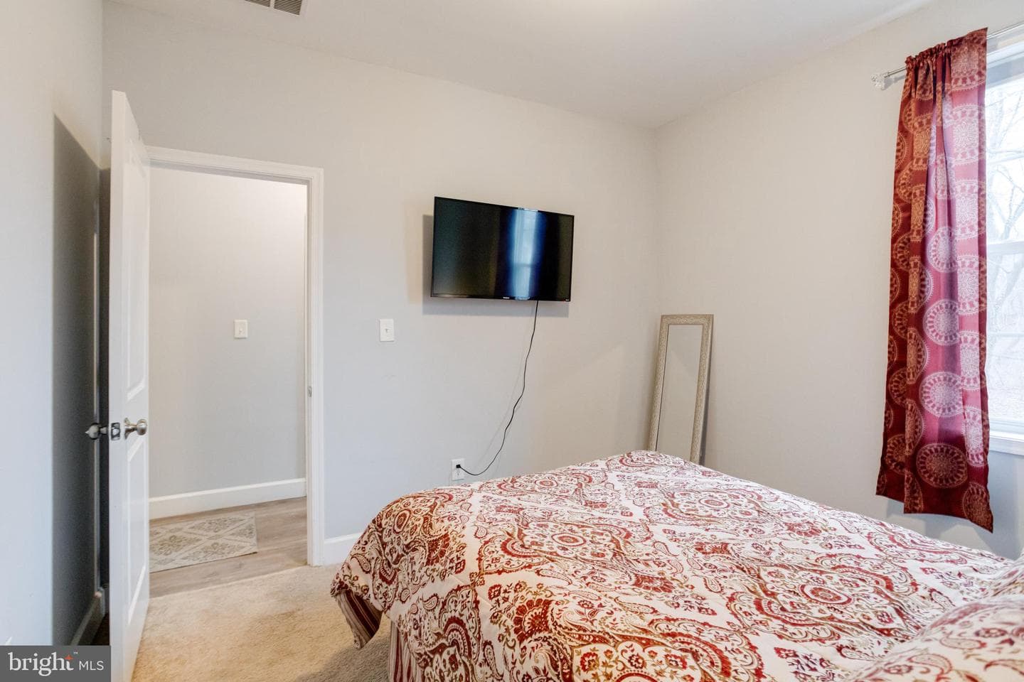 708 Hyde Park Road photo 39