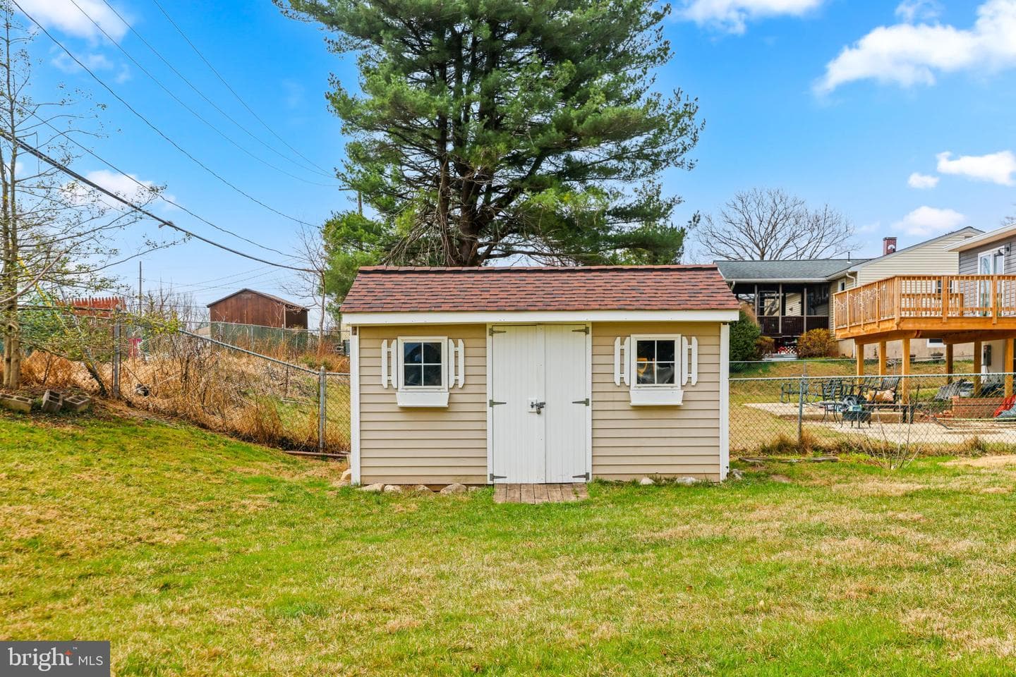211 Bond Avenue photo 51