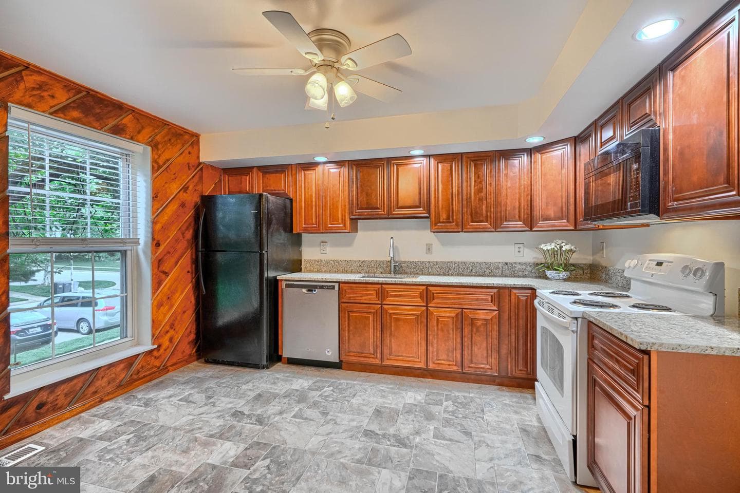 95 Blondell Court photo 32