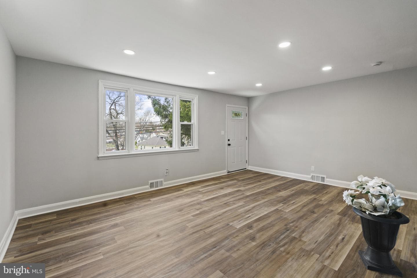 1911 Kernan Drive photo 10