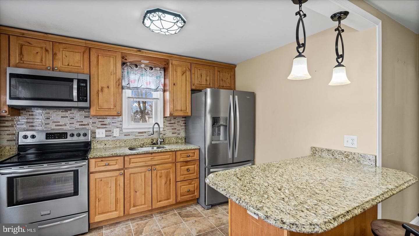 1821 Weyburn Road photo 10