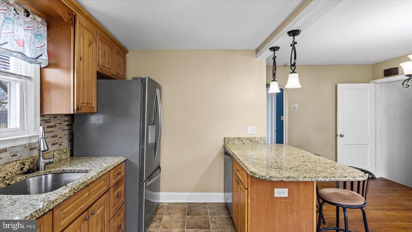 1821 Weyburn Road photo 13