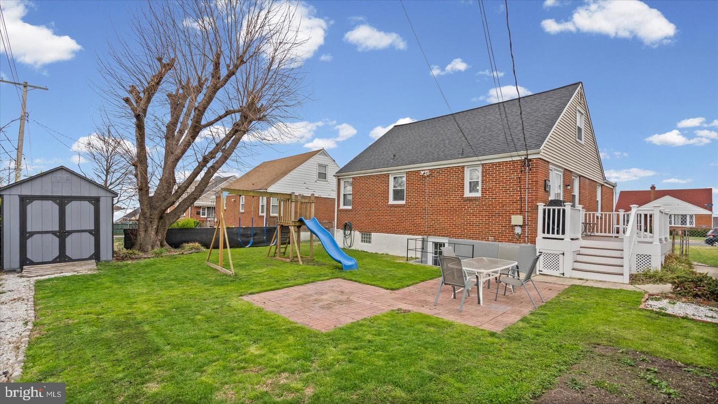 1821 Weyburn Road photo 32