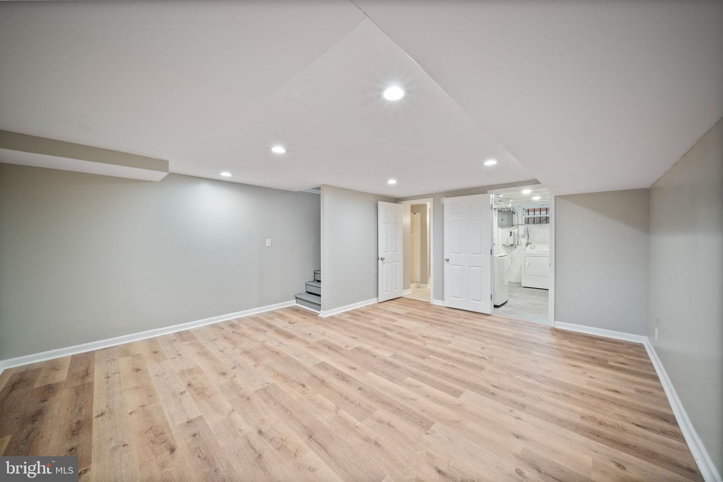 834 N Marlyn Avenue photo 16