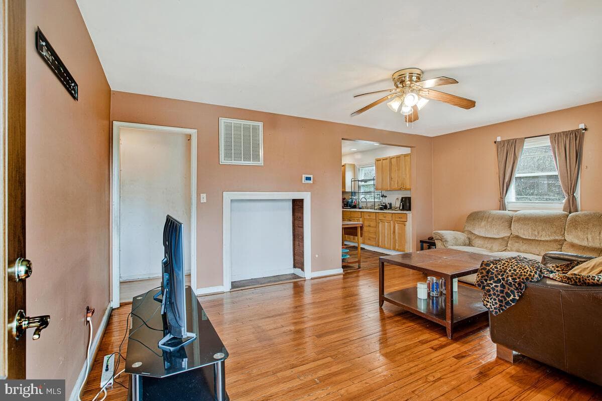 1010 Chesaco Avenue photo 2