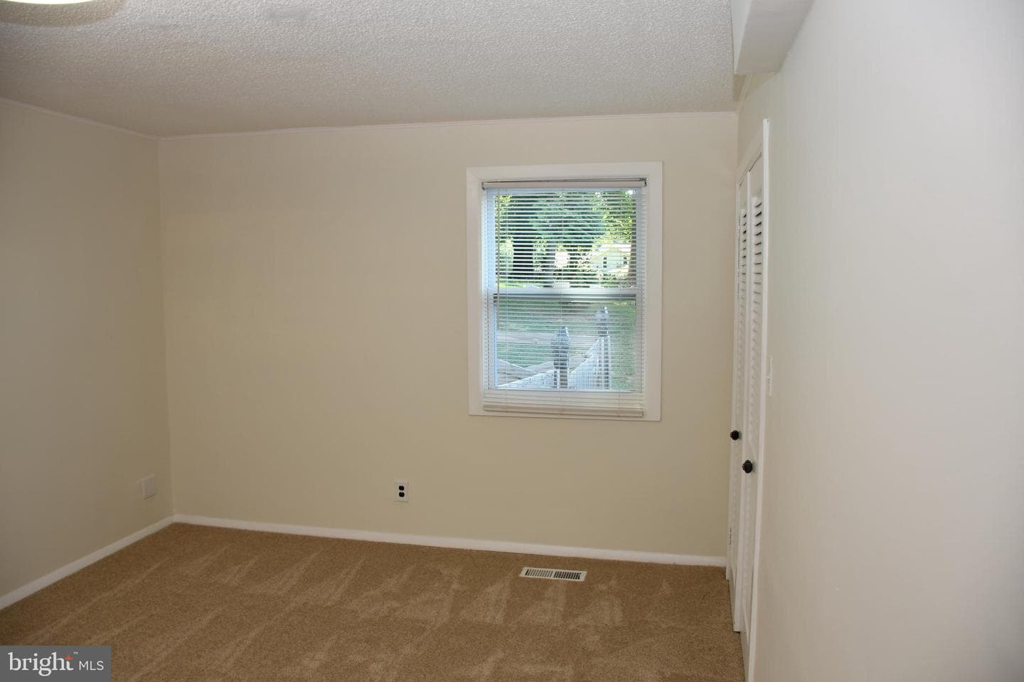 9 Rainbow Court photo 31