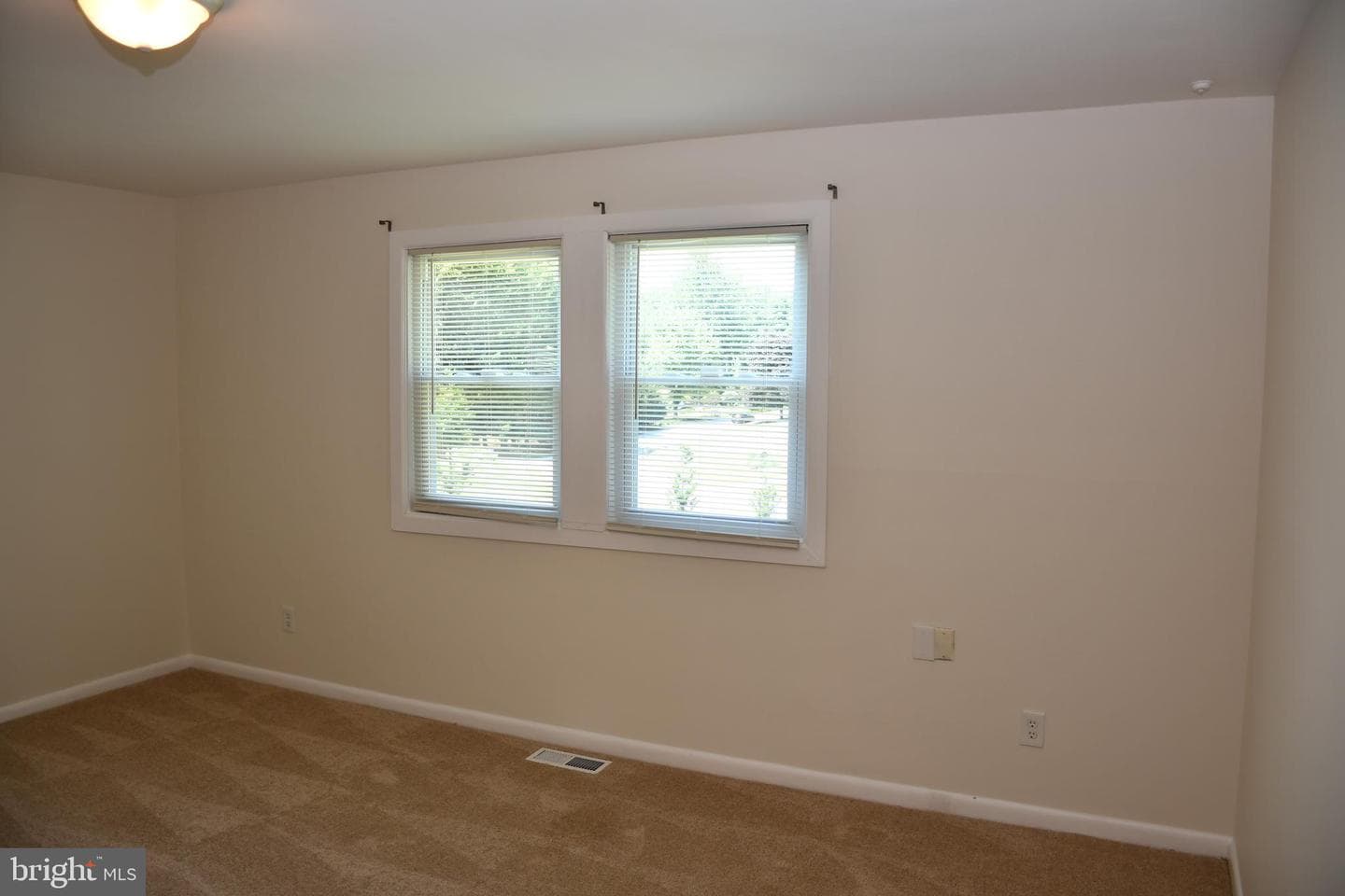 9 Rainbow Court photo 34