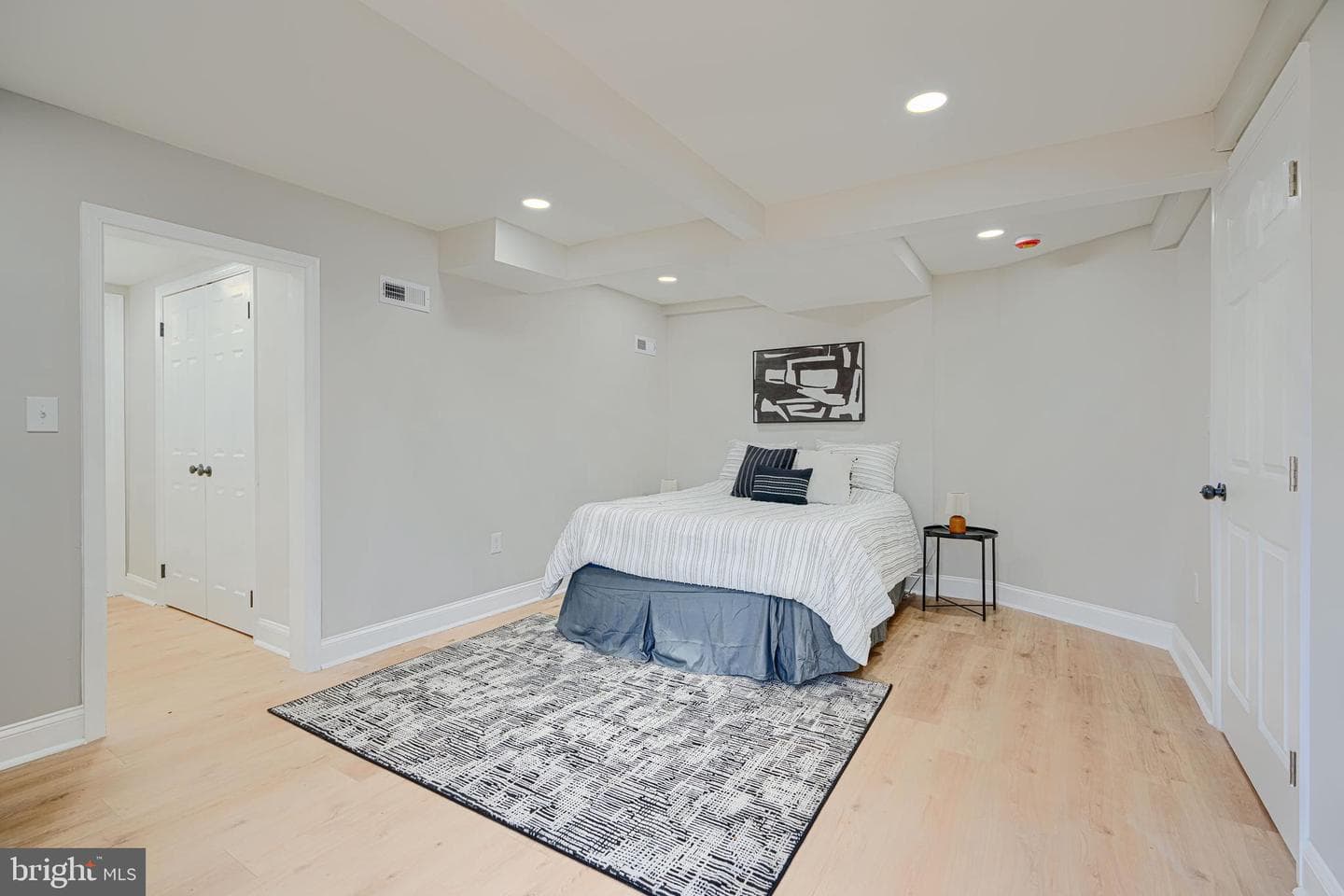 7921 Rolling View Avenue photo 23
