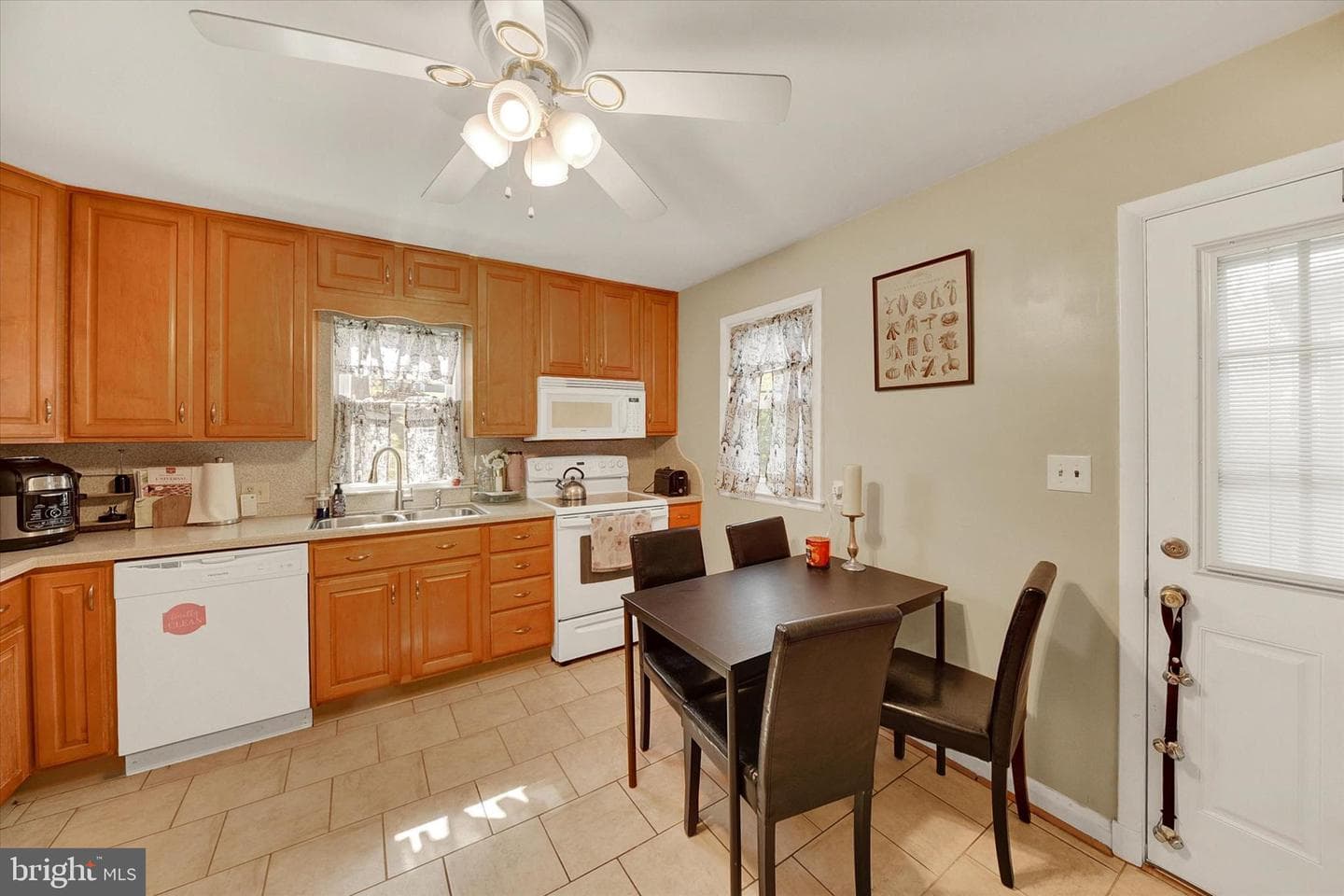 9409 Flagstone Drive photo 11