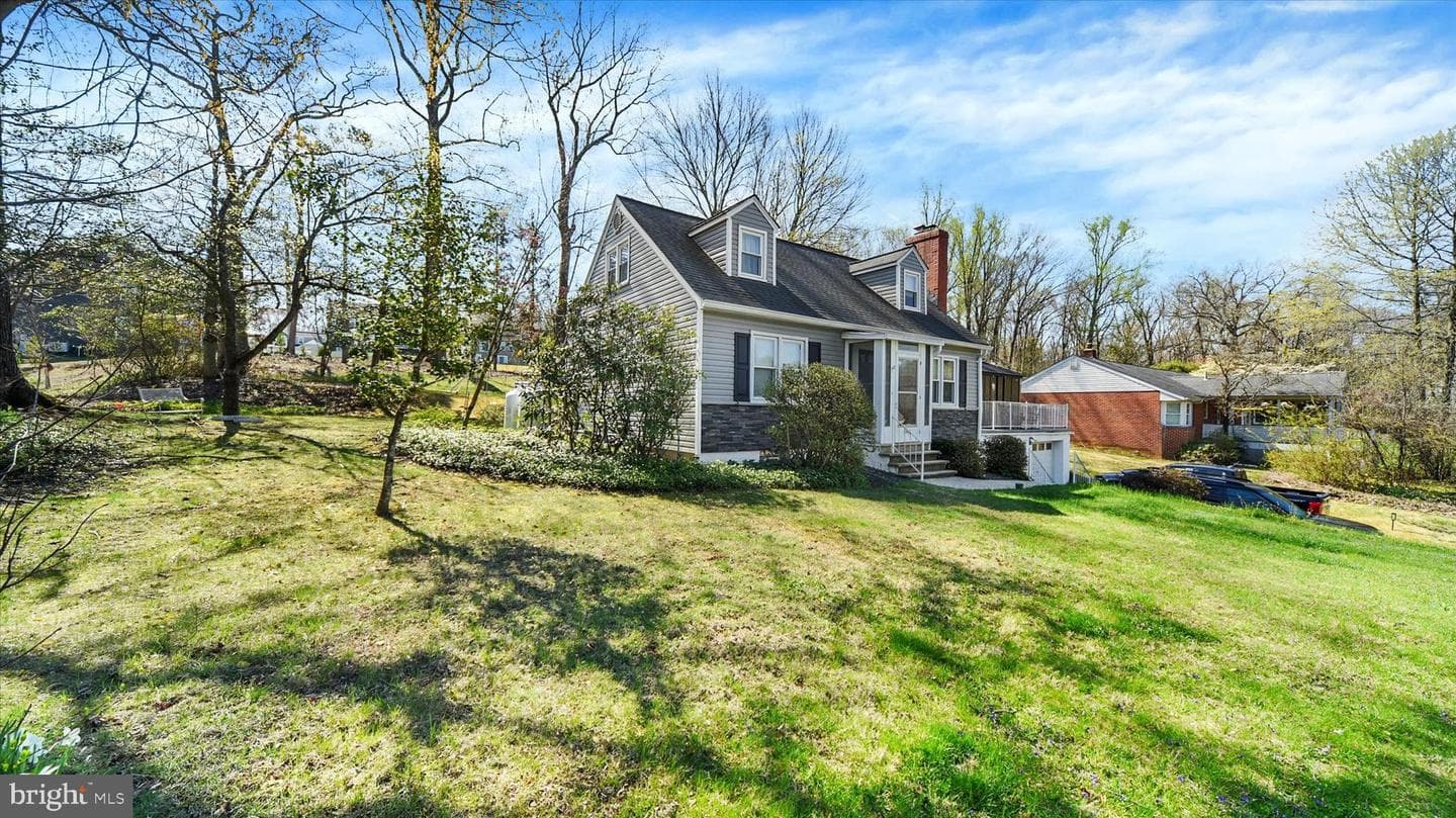 9409 Flagstone Drive photo 3