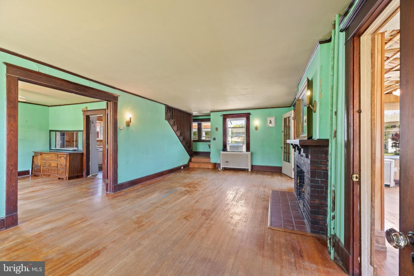 115 Hilton Avenue photo 8
