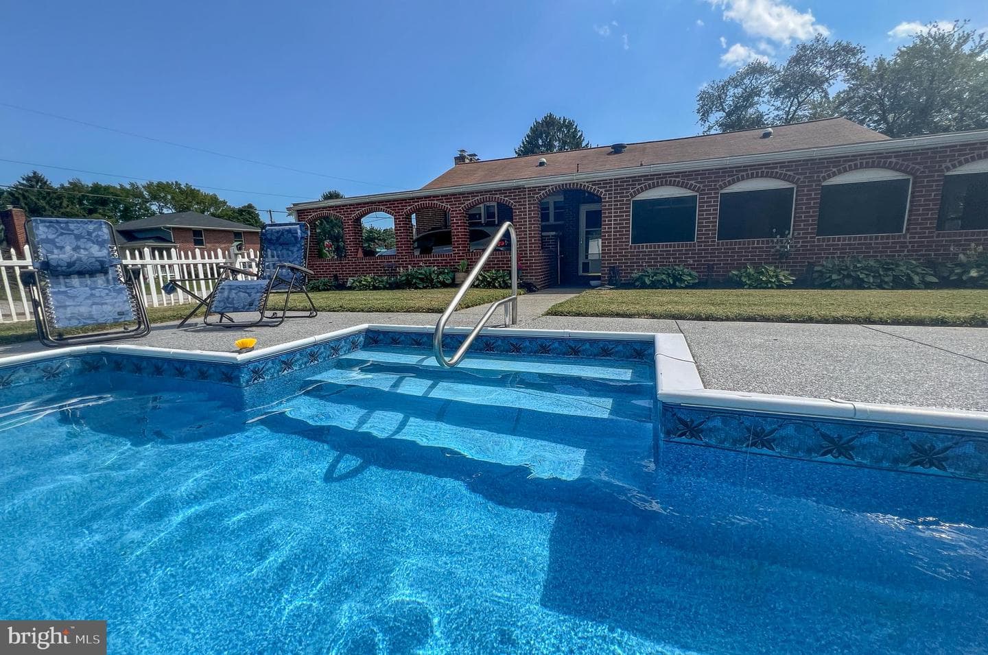 804 Pineview Place