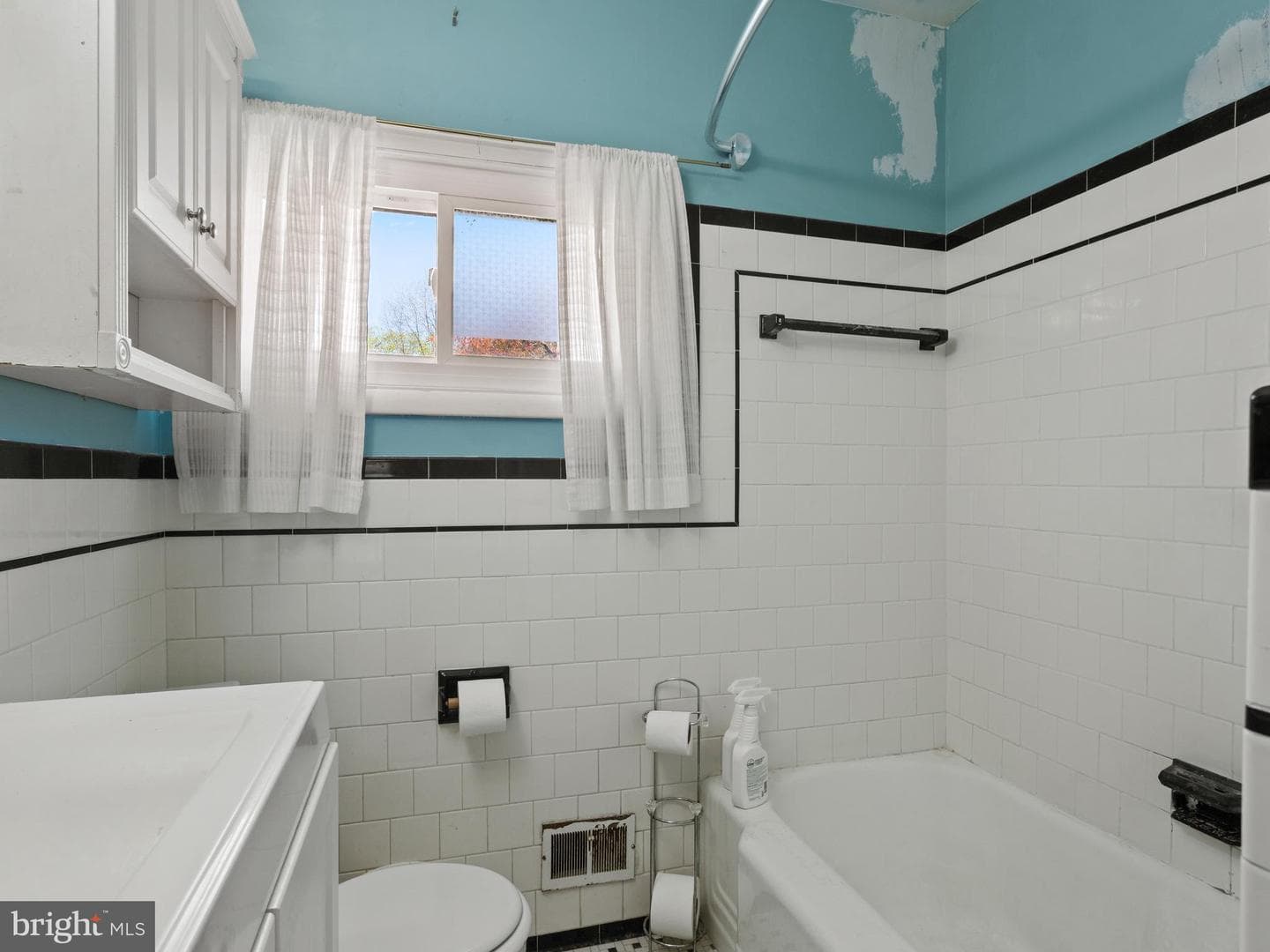 2825 Erie Avenue photo 19