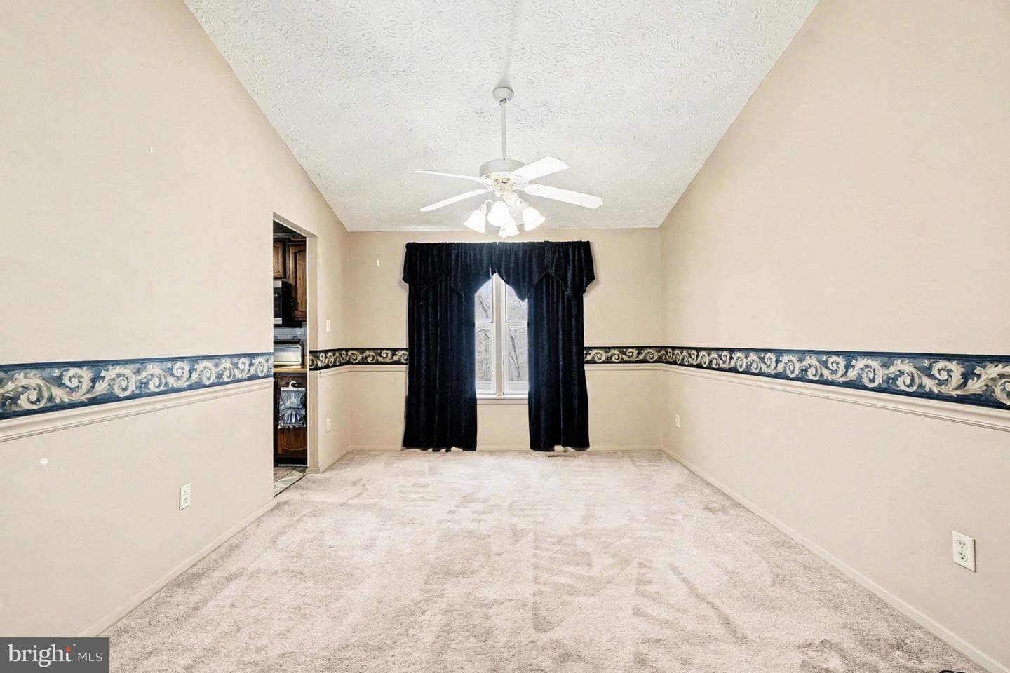9422 Gunview Road photo 10