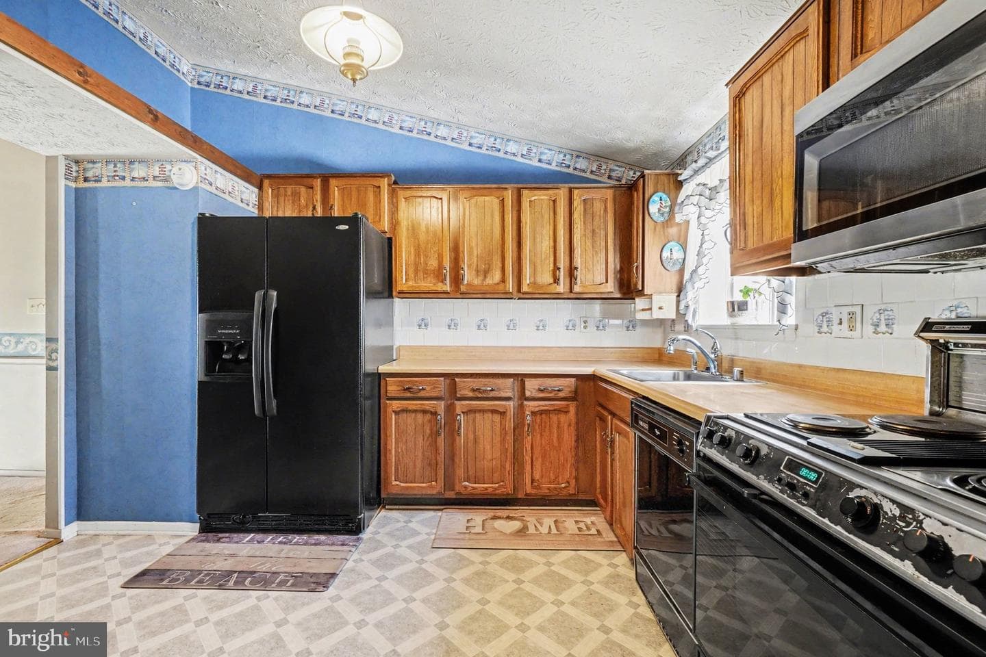 9422 Gunview Road photo 12